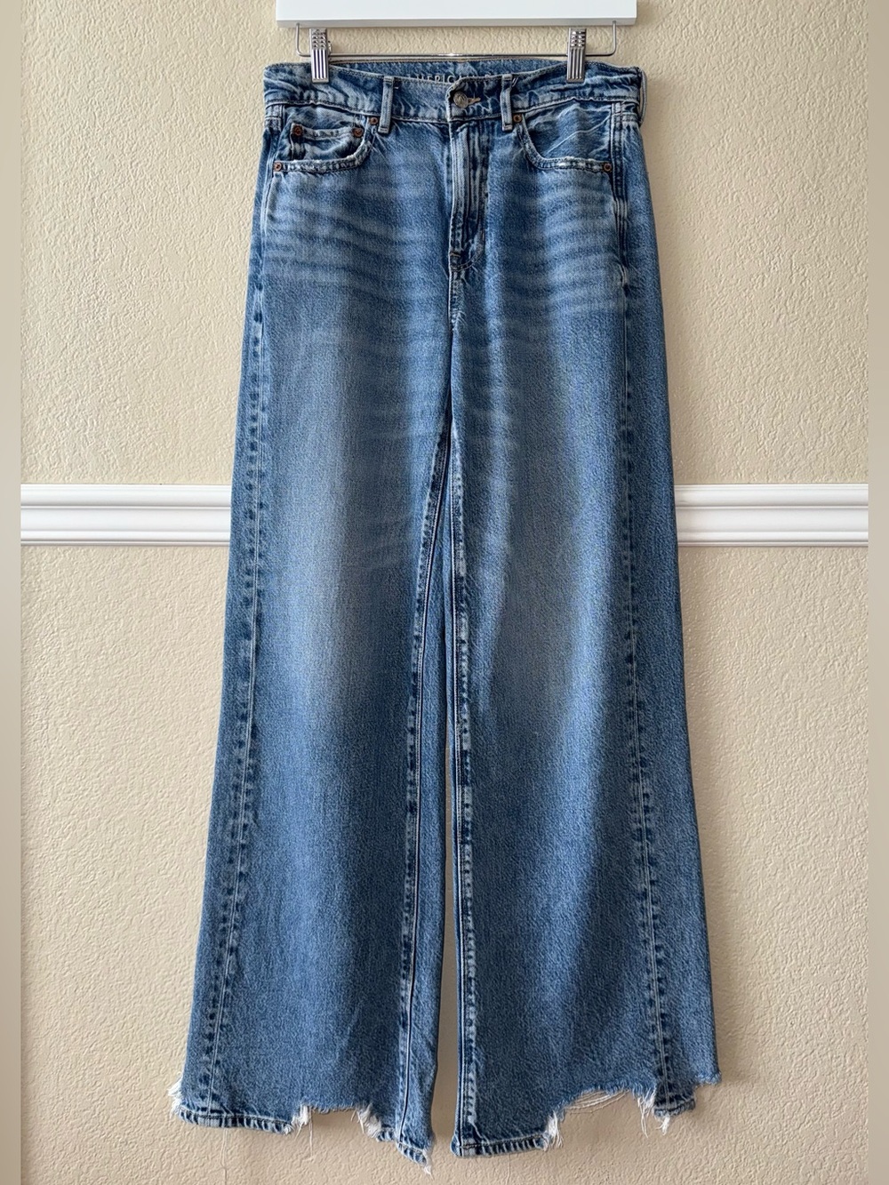 American Eagle Super High Rise Baggy Wide Leg Jeans Medium Wash Size 2 Regular